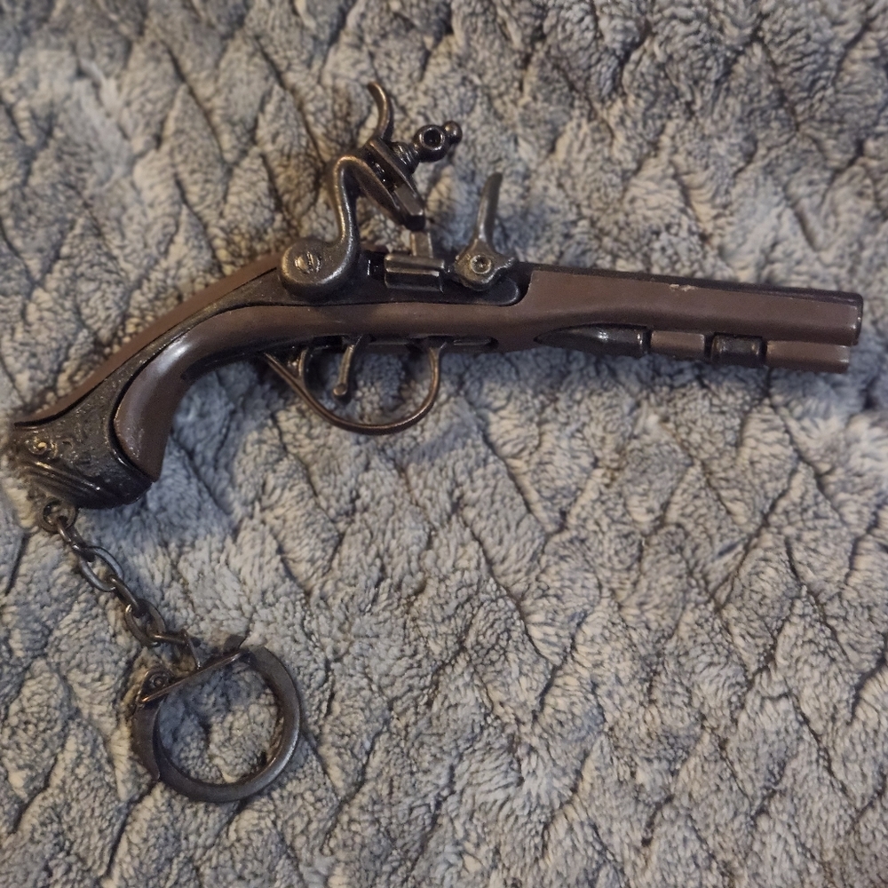 vintage miniature flintlock cap gun keychain,